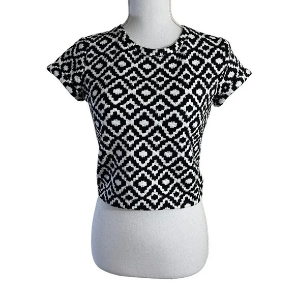 Aqua Black and White Geometric Pattern Top Size XS Short Sleeves Quilted Blouse - Picture 1 of 6